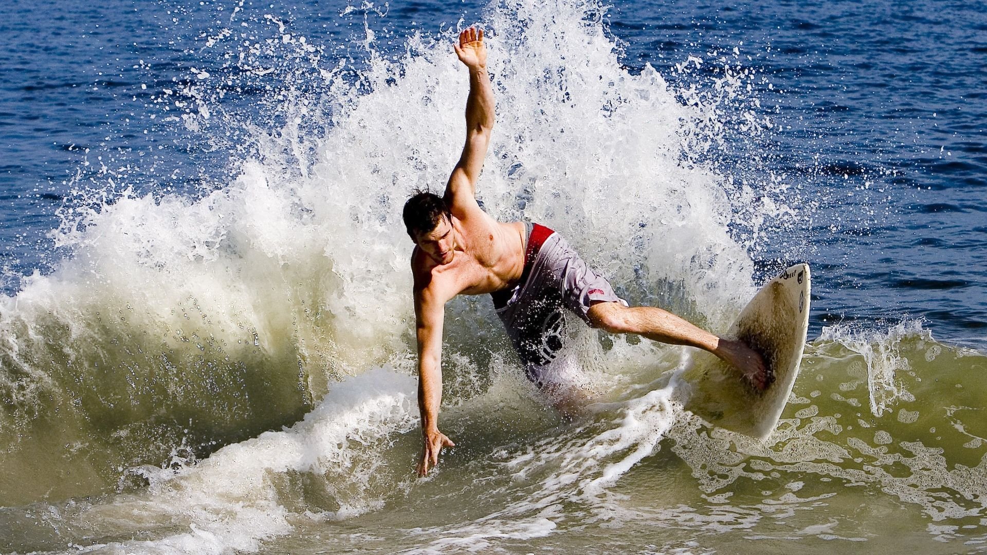 天才新星闪耀绿茵场,帽子戏法助球队逆转夺冠